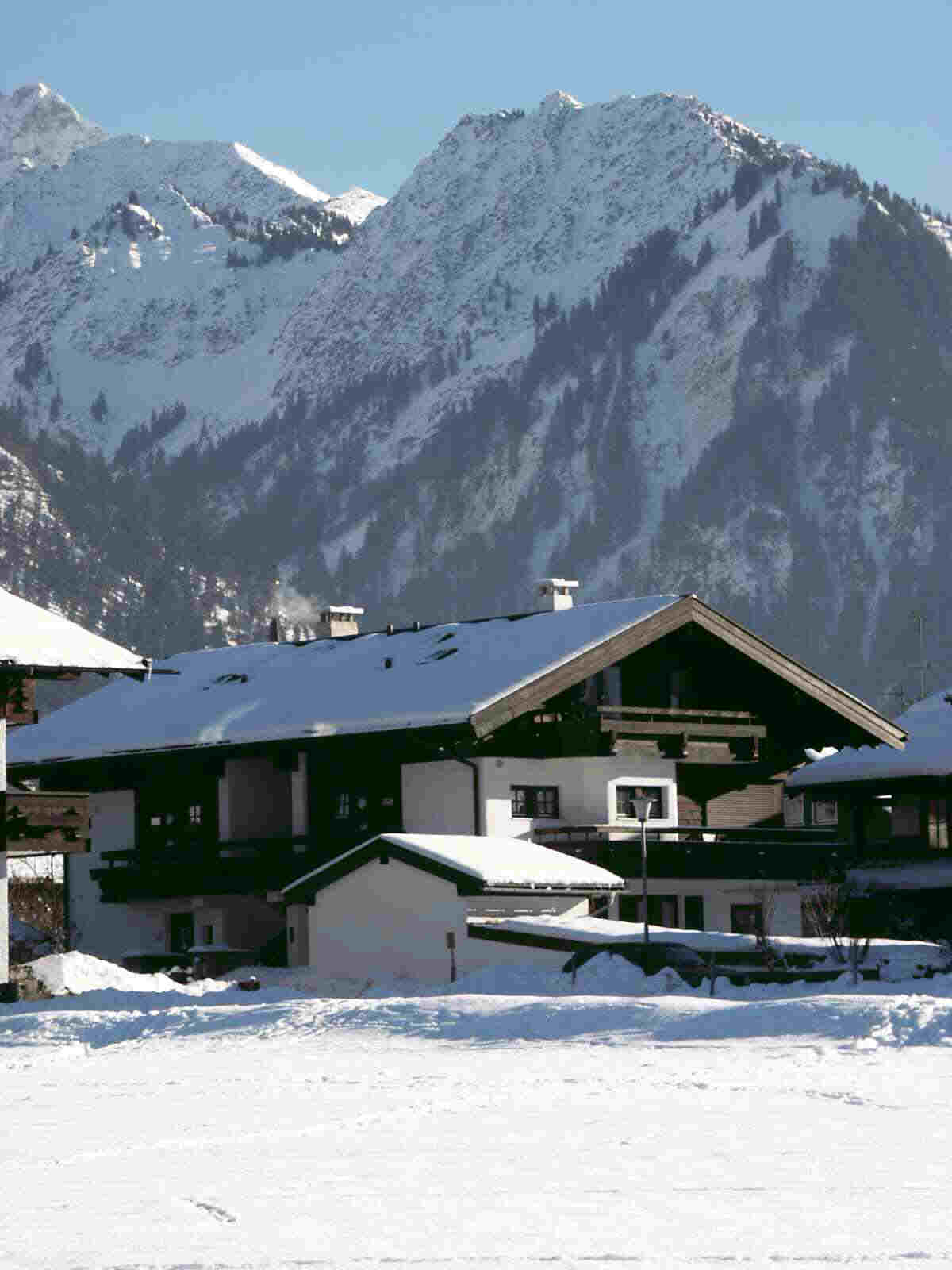 Ferienwohnung Rieck in Oberstdorf mit dem Schattenberg im Hintergrund